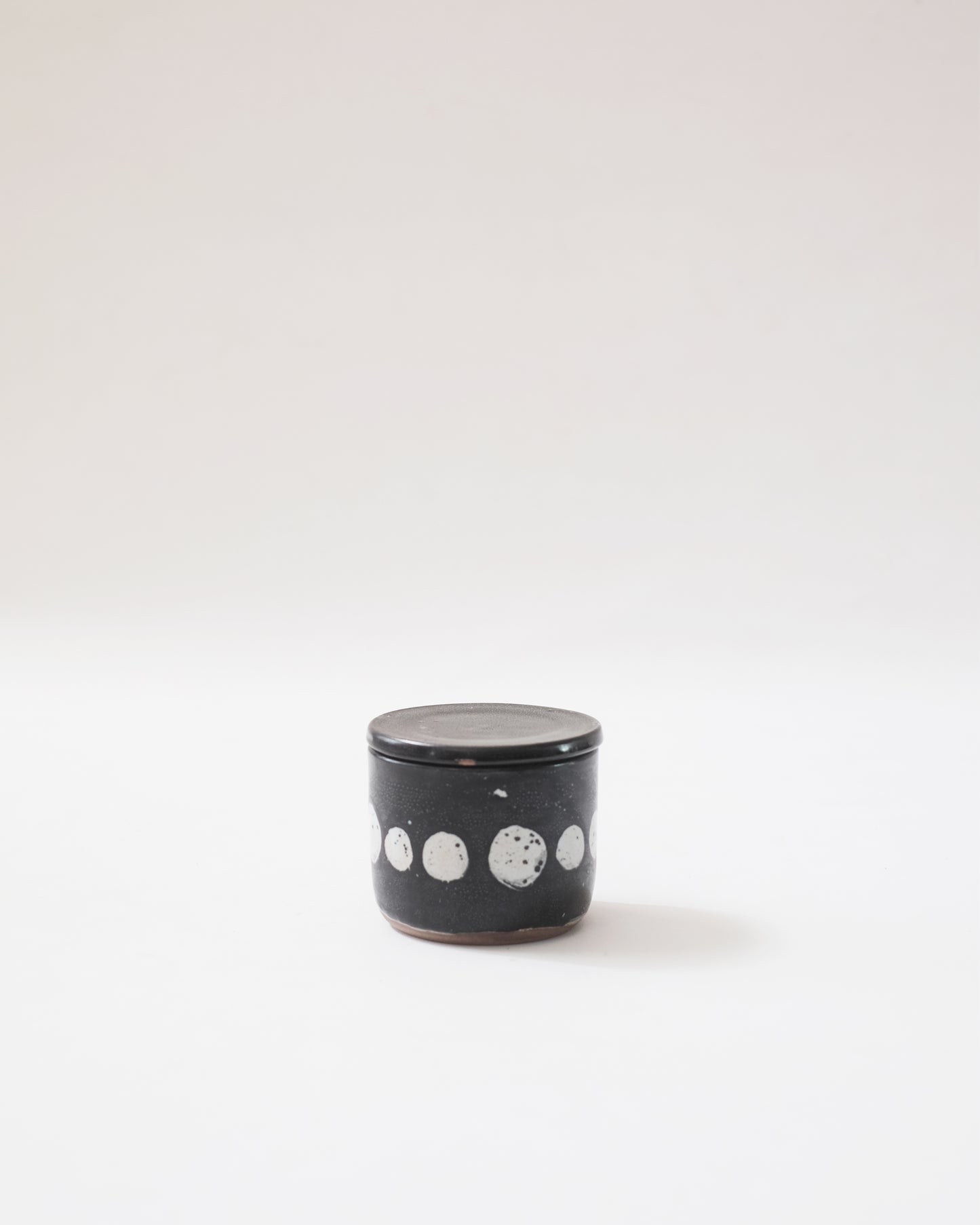 Black Moon Butter-bell Cup