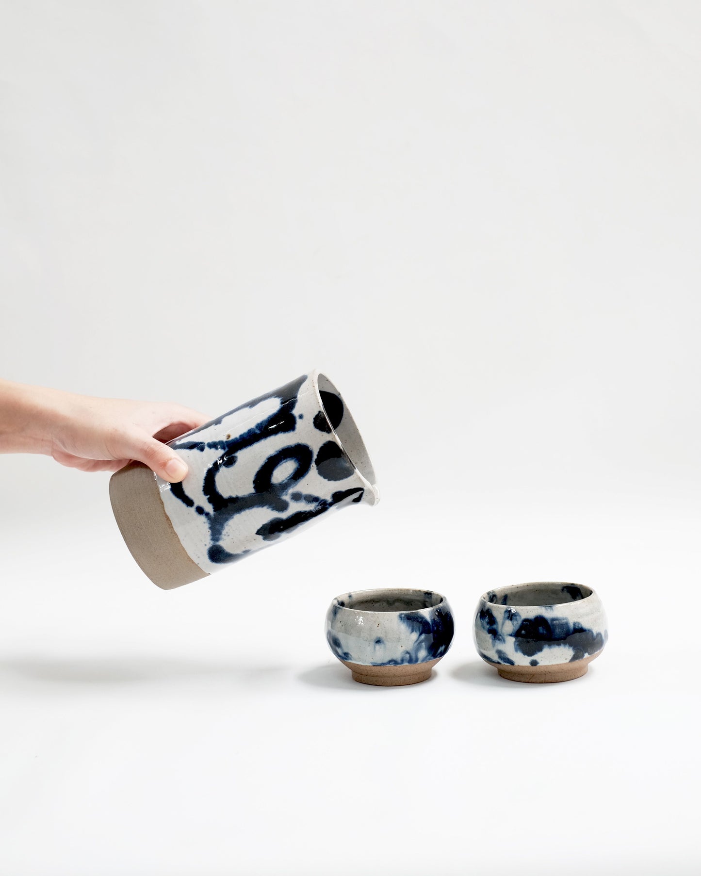 Aimi Jug Set